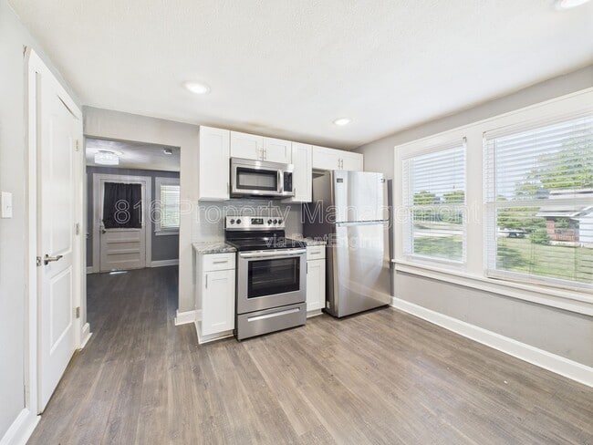 Photo - 701 W Kansas St Unit B