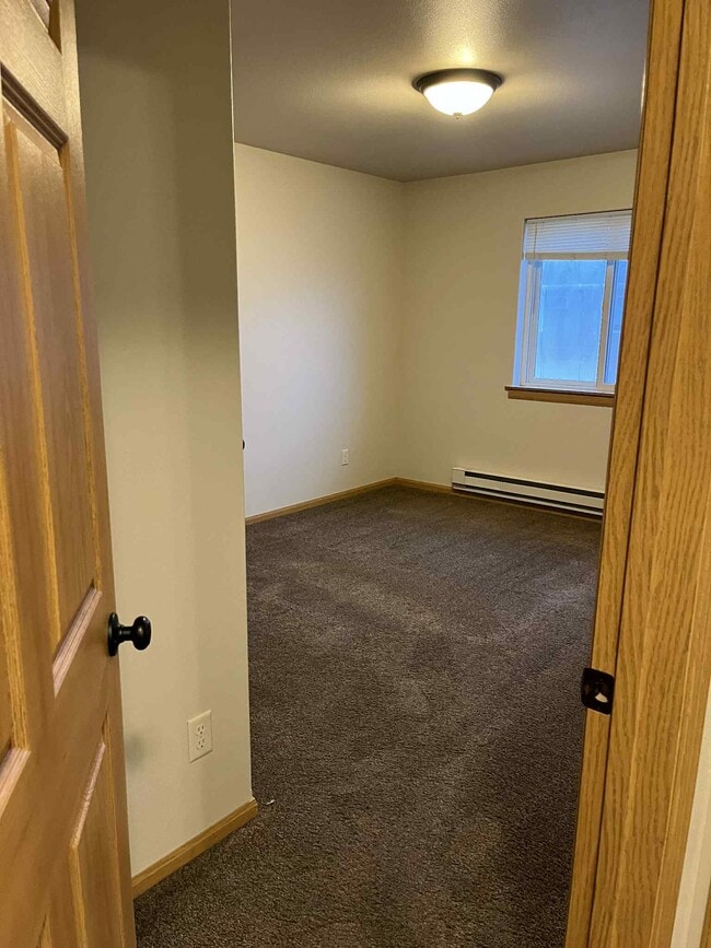 Building Photo - 1412 12th Ave SE