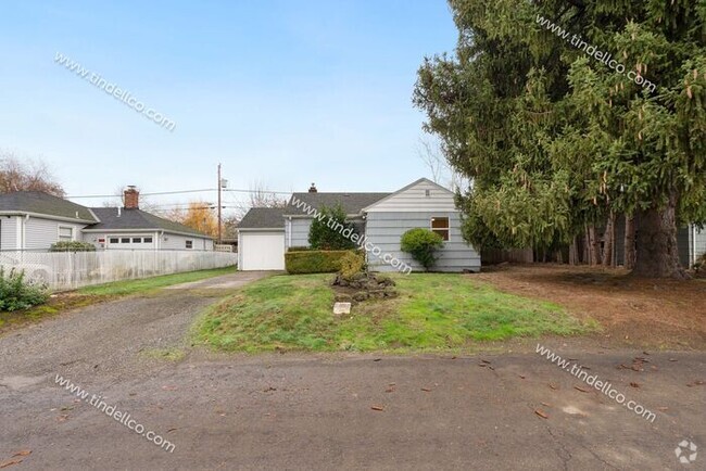 Building Photo - Cozy Single-Level Home with Fenced Yard wi...