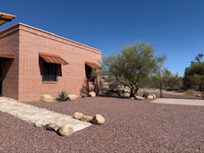 Building Photo - UNIQUE FURNISHED GUEST HOUSE IN NORTHWEST ...