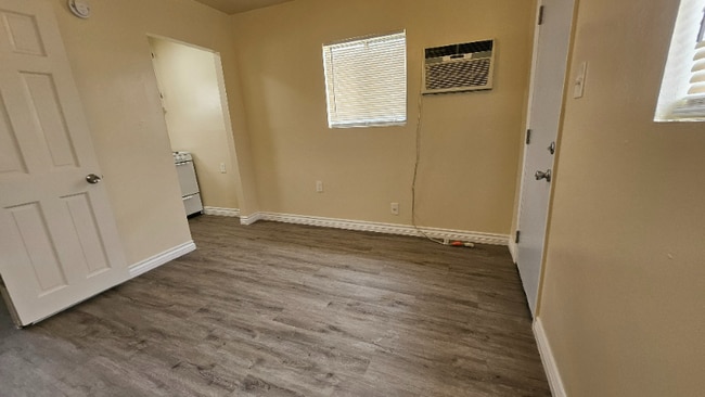 Building Photo - 13453 1/4 Filmore St Rental