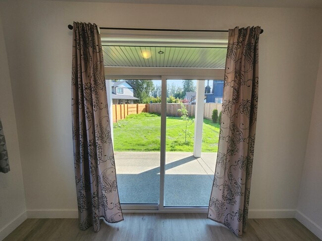 Photo - 5863 Deuchars Dr