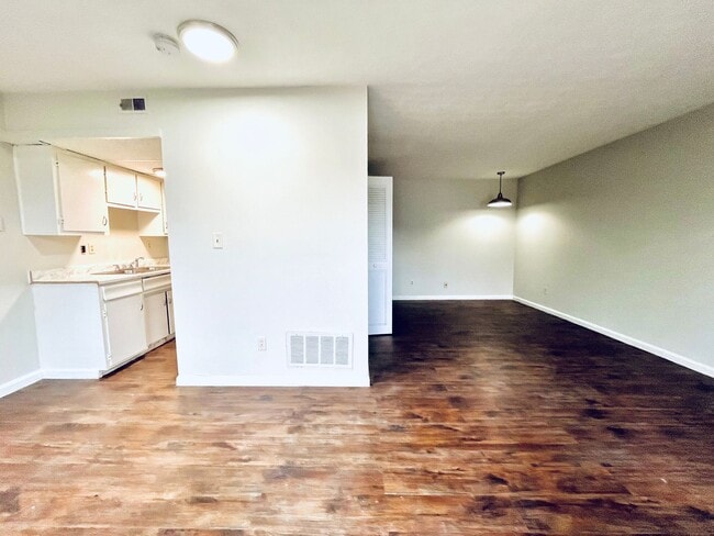 Town Pointe Apartments