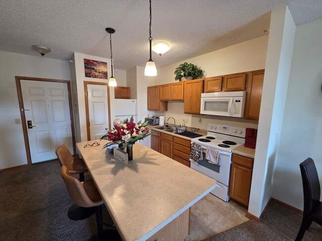 Building Photo - The Urban Condo You've Been Waiting For- 2bd/2ba in St. Paul's Greater East Side