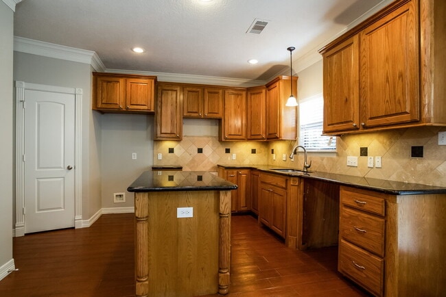 Photo - 612 Spruce Dr