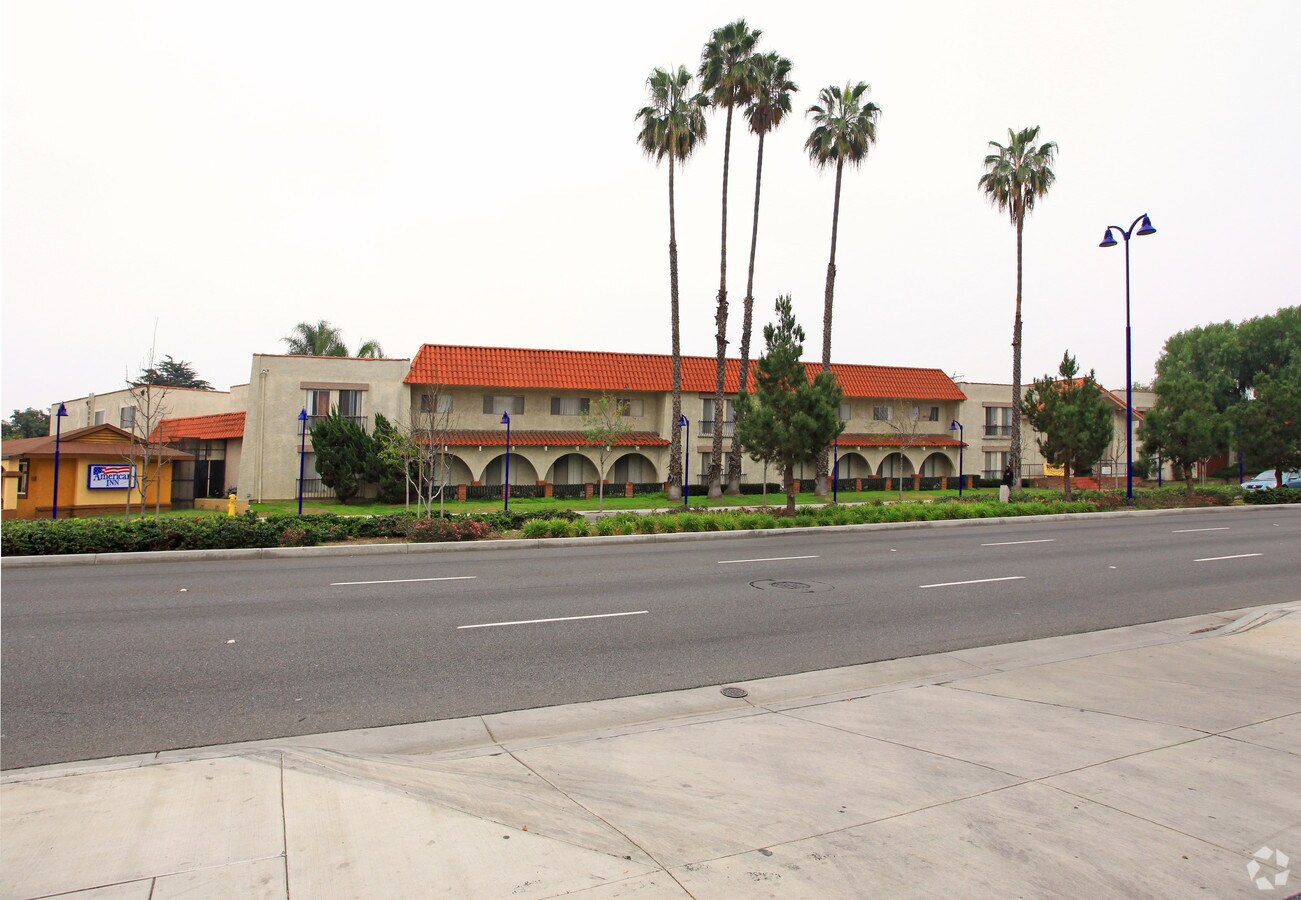 La Corona Apartments - La Corona Apartments