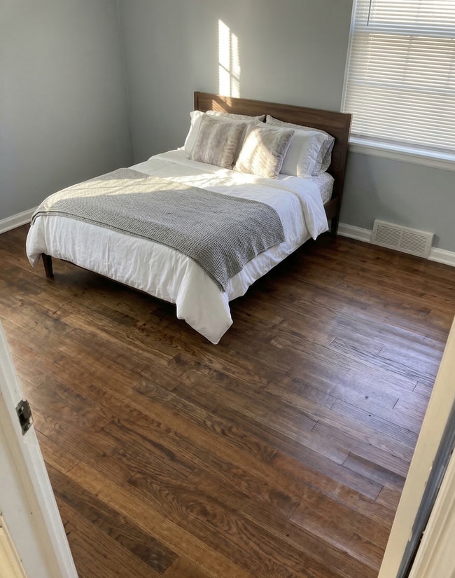 Photo - Spacious 3-bedroom, 1 bathroom Brick Home in Schulze