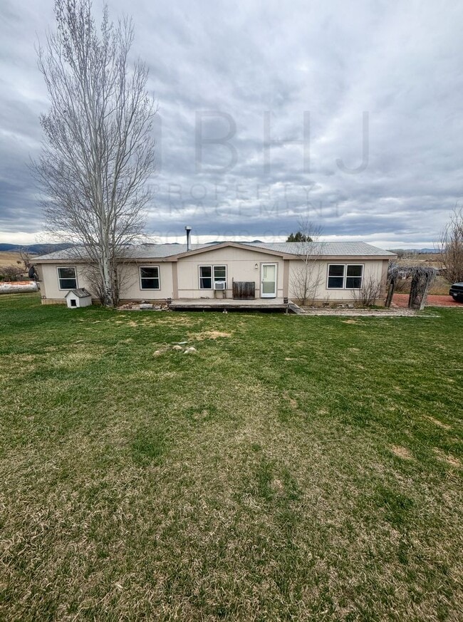 Building Photo - Dog Friendly, 3 Bed/ 2 Bath SFH