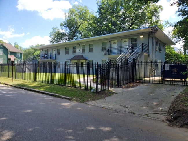 Photo - COMING SOON: One bedroom 1 bath apartment - Housing Vouchers accepted Unidad 101 Sunset #7 [Luis]