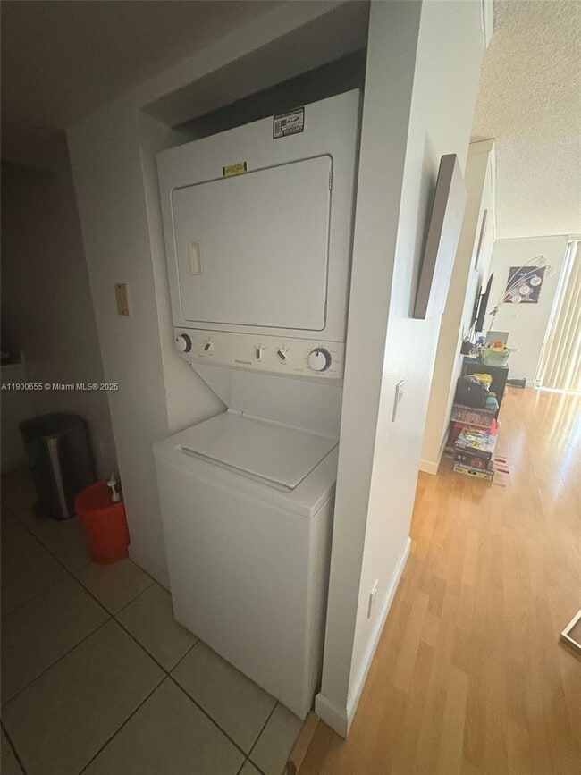 Photo - 8261 NW 8th St Unidad 432