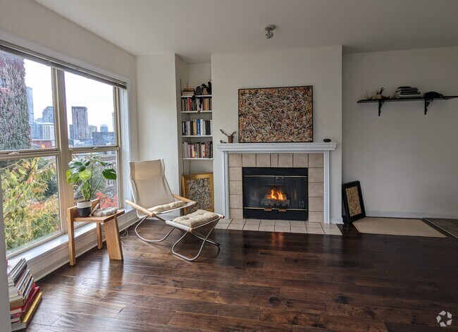 Building Photo - 506 E Howell St Unit E405 Rental