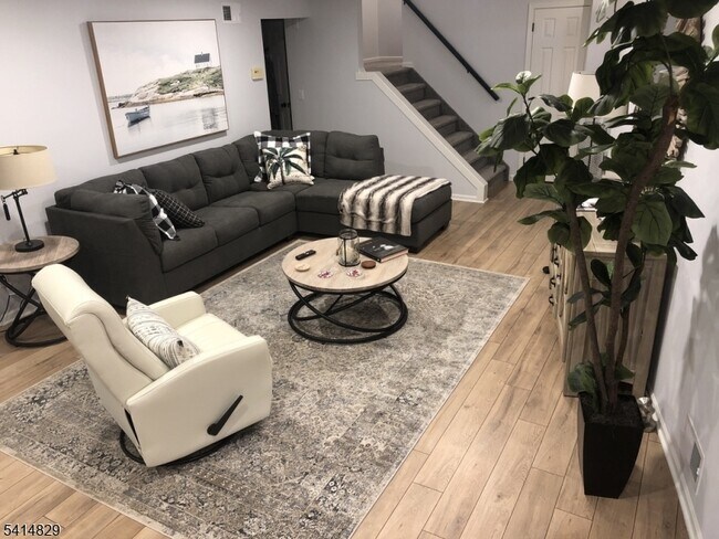 Photo - 173 Riveredge Dr