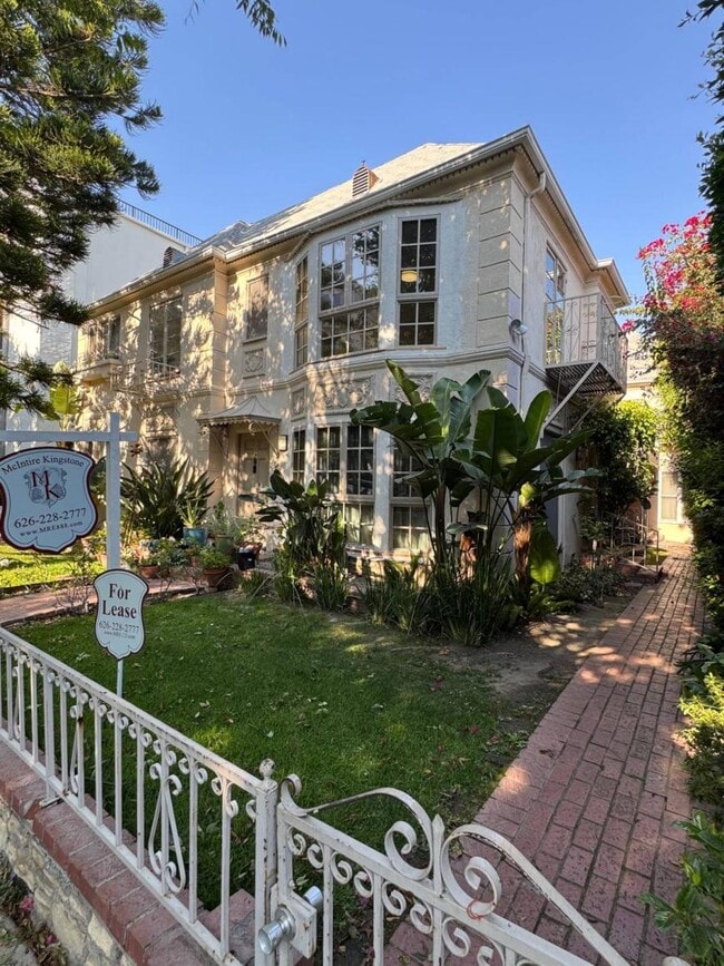 Building Photo - 2.0 bedroom in Beverly Hills California 90212 Unit A Rental