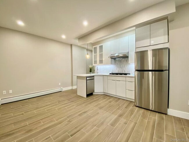 Photo - 89-21 69th Rd