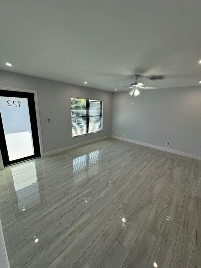 Photo - 122 SW 12th Ave