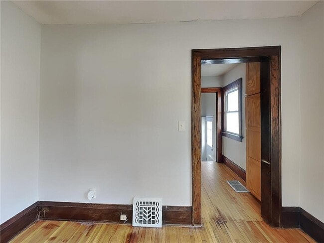 Photo - 2504 E 42nd St
