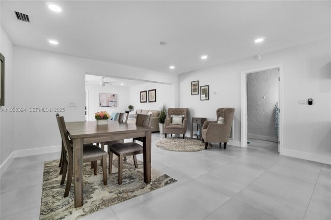 Photo - 617 NW 30th Ct