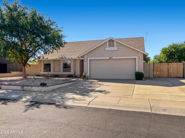 Photo - 1443 E Wickieup Ln