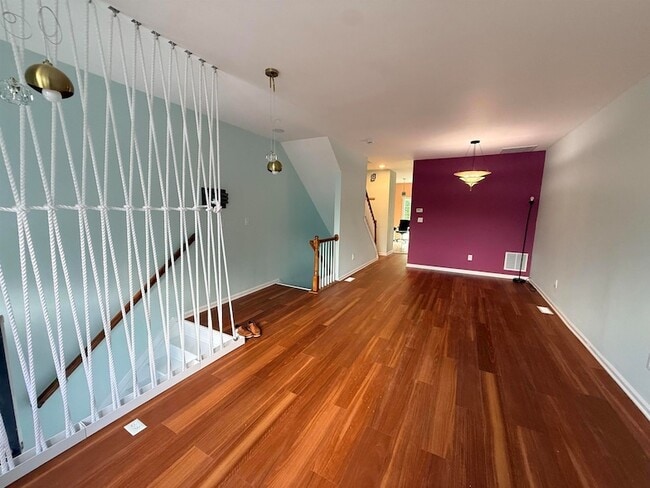 31 Locust St