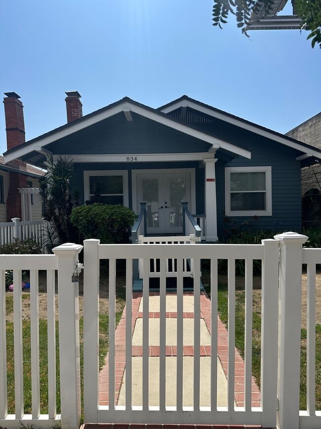 Building Photo - Downtown Craftsman - Live/Work - Zoned Mix...