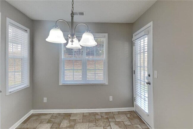 Photo - 1603 Fort Perry Way