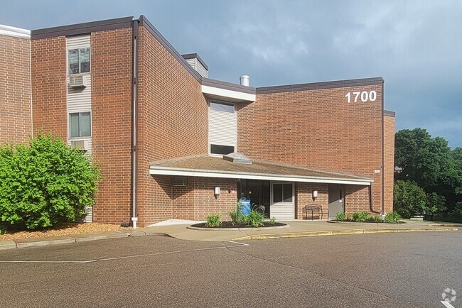 Building Photo - 1700 Four Oaks Rd Unit 334 Rental