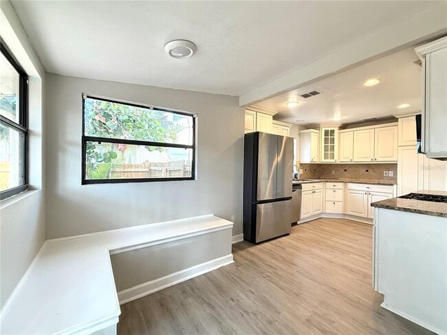 Photo - 5530 Crissman Dr N