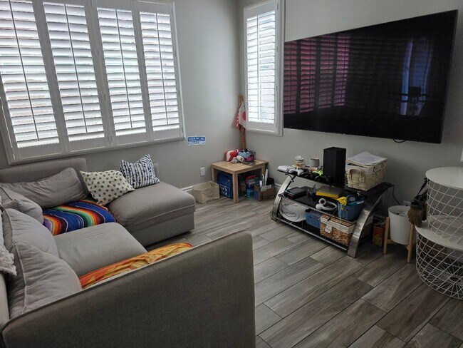 Photo - Murrieta 4 Bedroom Townhome with Solar in ...