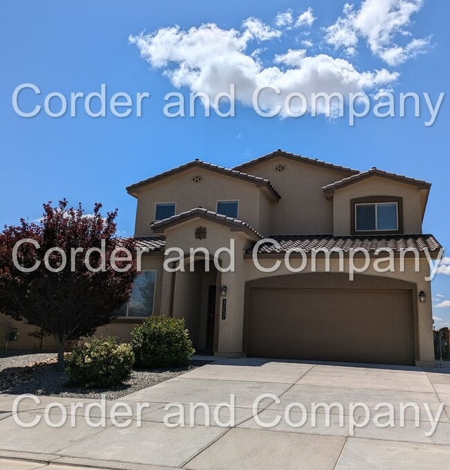 Massive and Naturally Lit 2 Story 4 Bedroo... - Massive and Naturally Lit 2 Story 4 Bedroo... House