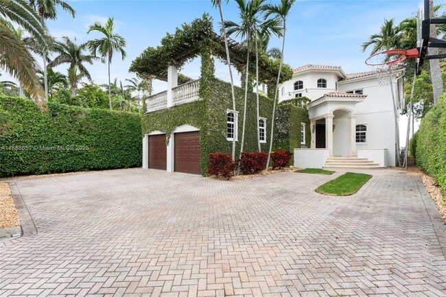 Photo - 305 N Hibiscus Dr