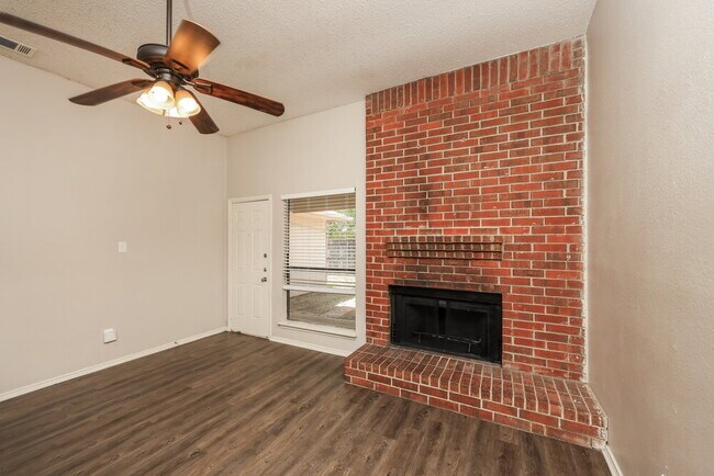 2605 Hartford Ln