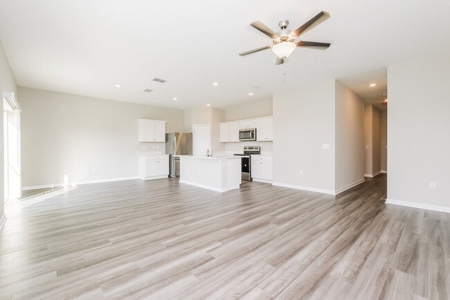 Photo - 2004 Harris Hawk Ave