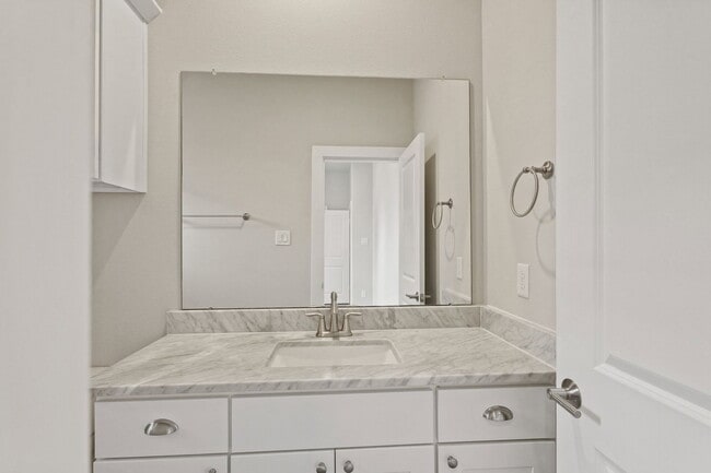 Photo - 906 W 17th St