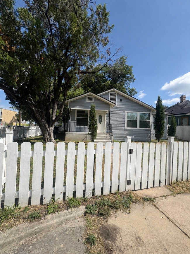 Building Photo - 139 Hansford St