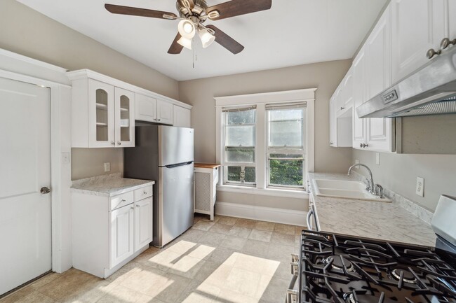 Building Photo - 1223 Dayton Ave Unit 1223
