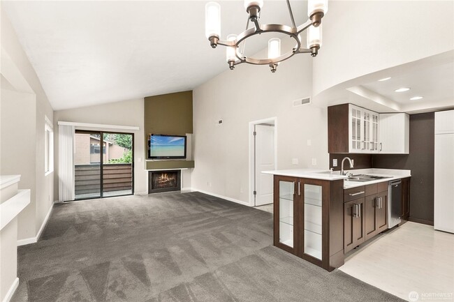 Building Photo - Great 1bed 1bath Location in Kirkland! Parking and W/S/G included in rent Unit 11