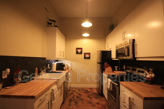 Photo - 425 Campbell Ave SW Unit 107
