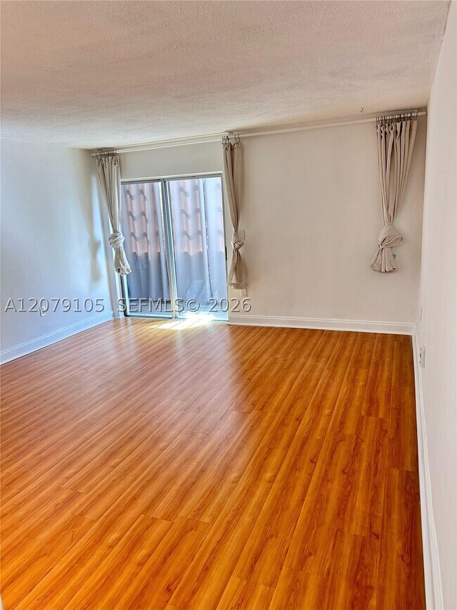 Building Photo - 2498 SW 17th St Unit 4308