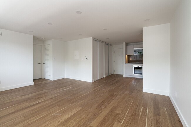 Building Photo - 457 Marlee Ave Unit 204