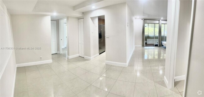 Building Photo - 2700 Riverside Dr Unit 101-B Rental
