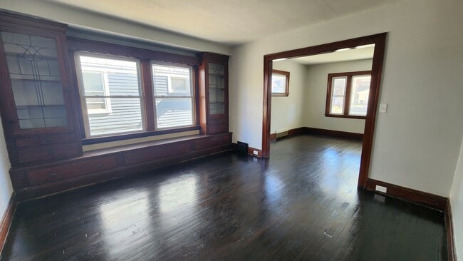 Photo - 10401 Homeworth Ave Unit Down