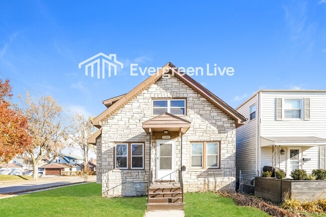 Photo - 2202 S 71st St