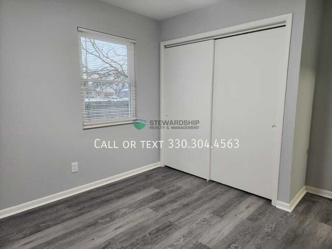 Photo - 2557 Edwin Ave