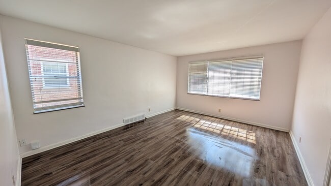 Photo - 5825 Sunshine Dr Unit 1E