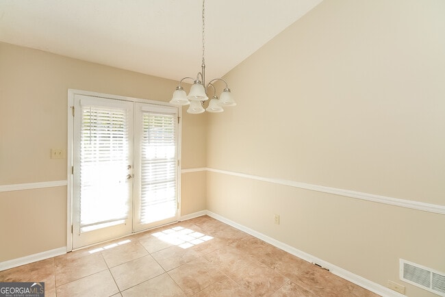 Photo - 105 Shannon Chase Way