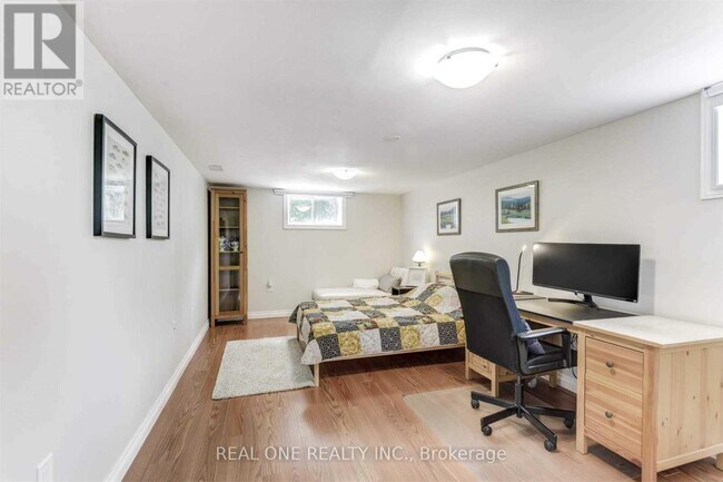 Photo - 3482 Ashcroft Crescent