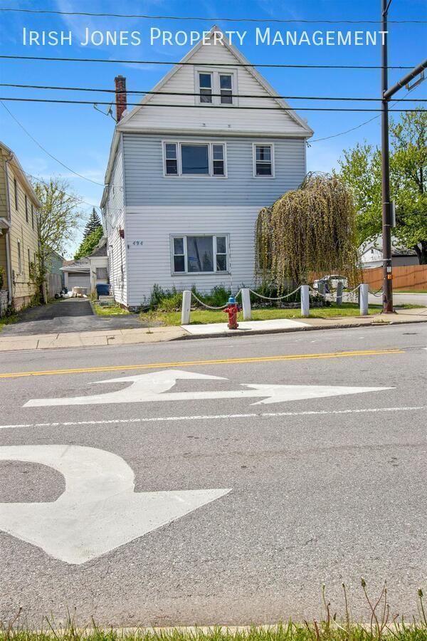 Building Photo - 494 S Ogden St Unit Apt. 2