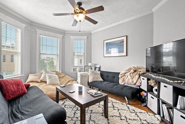 Photo - 718 E 2nd St Unit 3