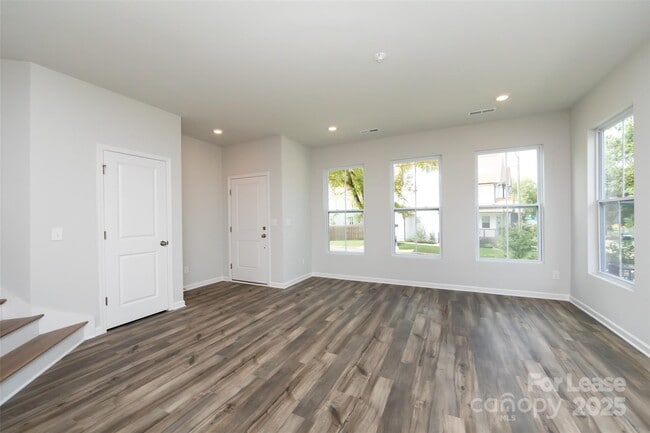 Photo - 2550 Lydia Ave