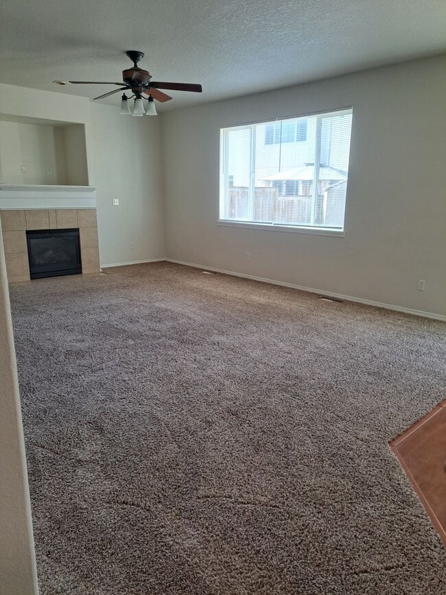 Photo - 3 Bedroom Home - Nice back yard -  no appl...